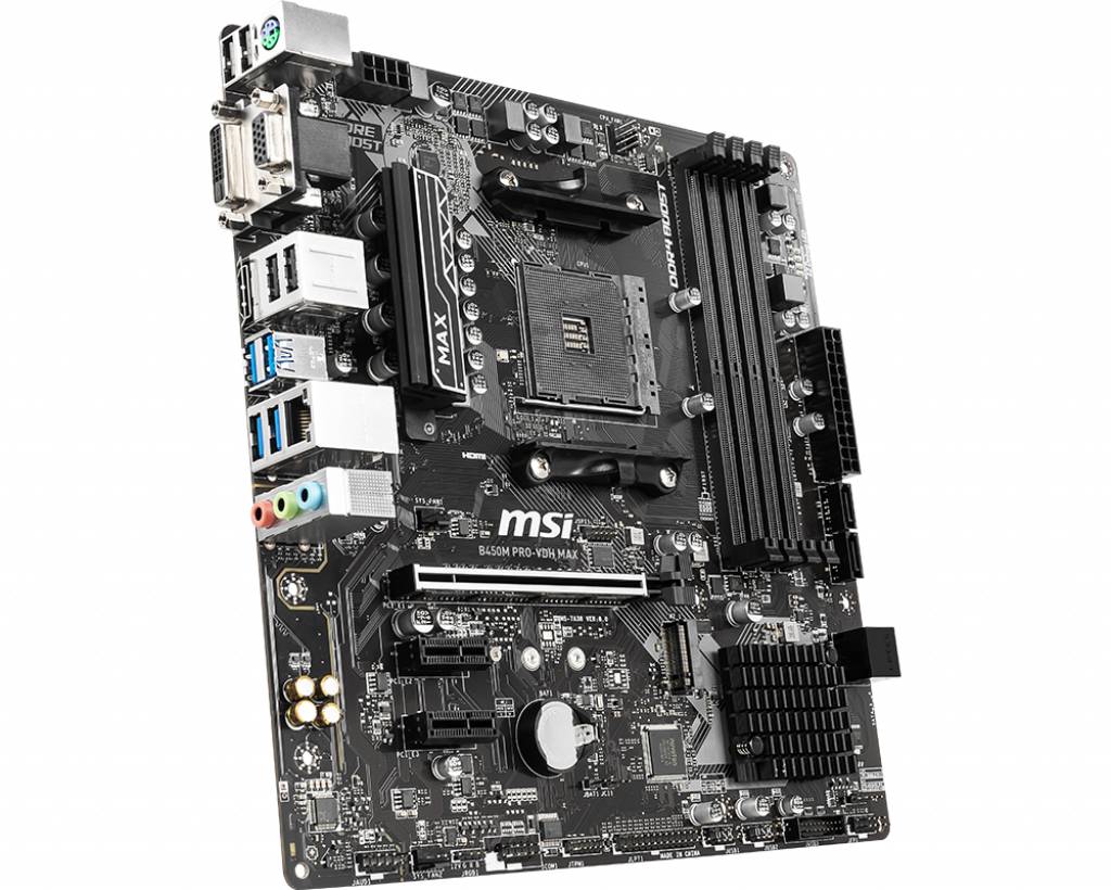 Aanzicht van een MSI-moederbord met verschillende aansluitingen en componenten, inclusief RAM-slots, CPU-socket en heatsinks.