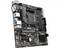 Aanzicht van een MSI-moederbord met verschillende aansluitingen en componenten, inclusief RAM-slots, CPU-socket en heatsinks.