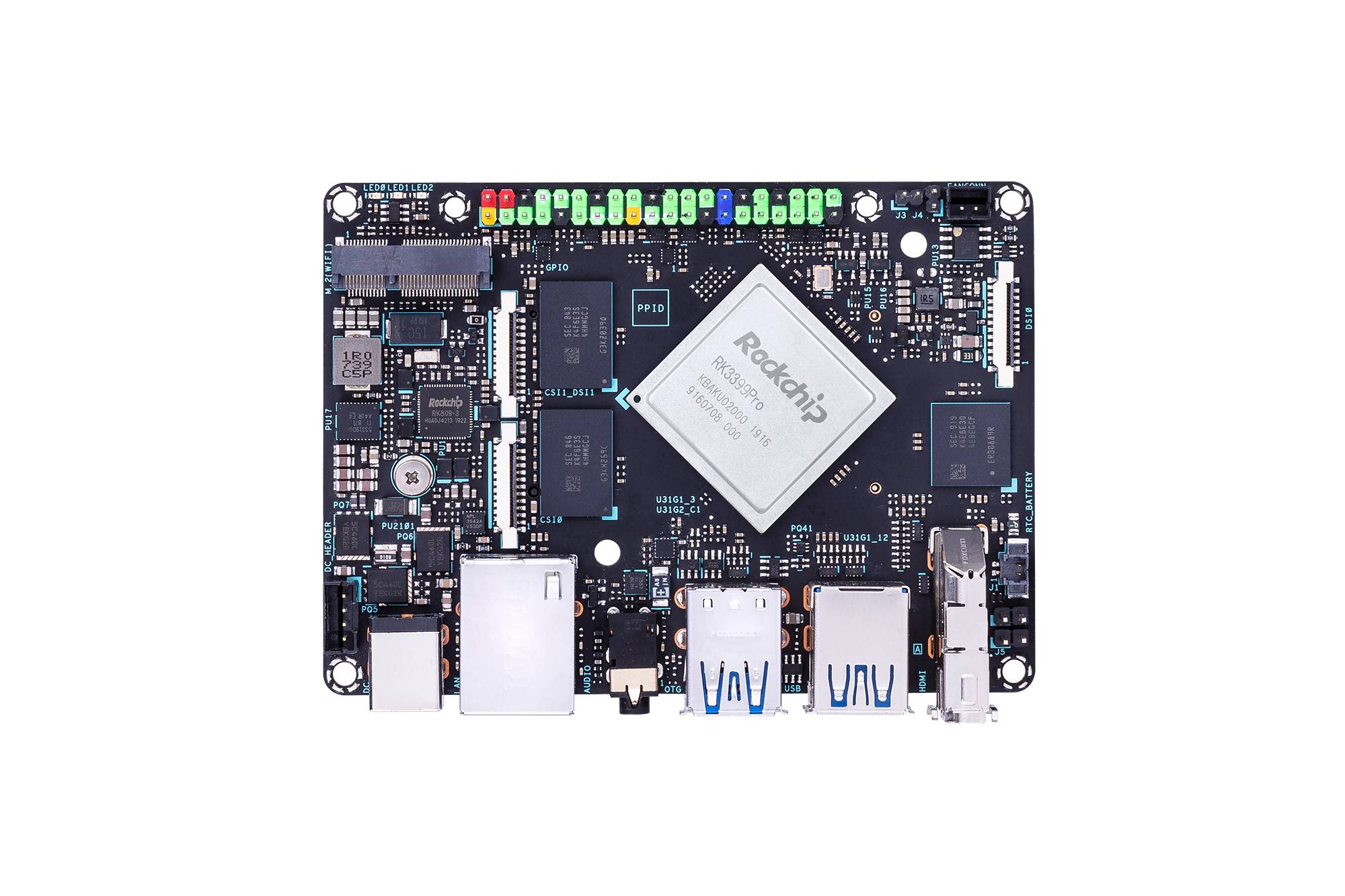Een moederbord met verschillende aansluitingen en een chip in het midden, voorzien van het opschrift 'Rockchip', toont een technische hardware.