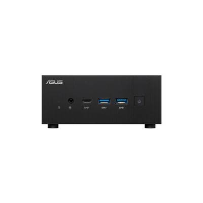 Een zwarte ASUS mini-pc van voren, met aansluitingen voor stroom, twee USB-poorten, een USB-C-aansluiting en een koptelefoonaansluiting.