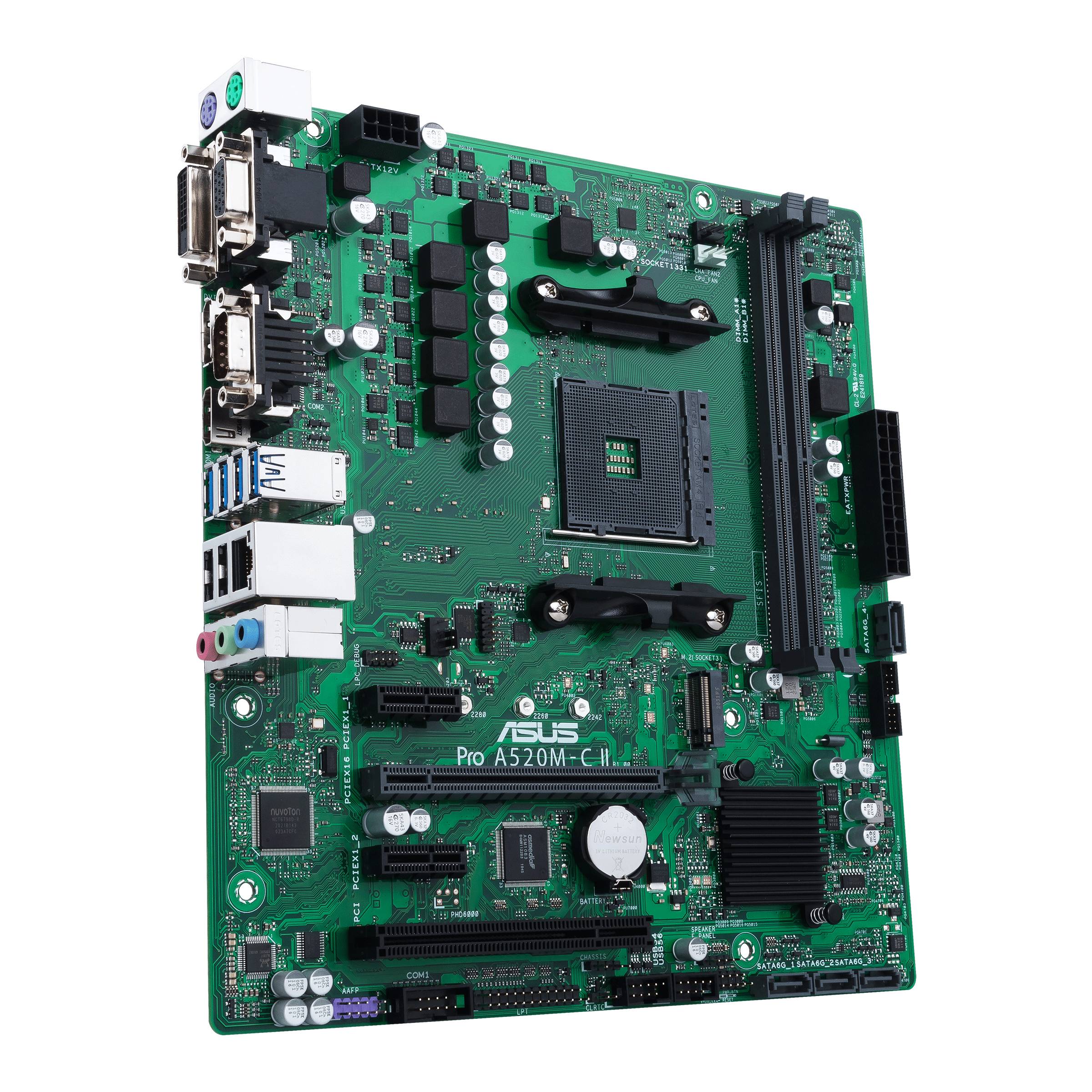 Groen computermoederbord met verschillende aansluitingen en een RAM-sleuf. Aanduiding: 'ASUS Pro A520M-C-II'.