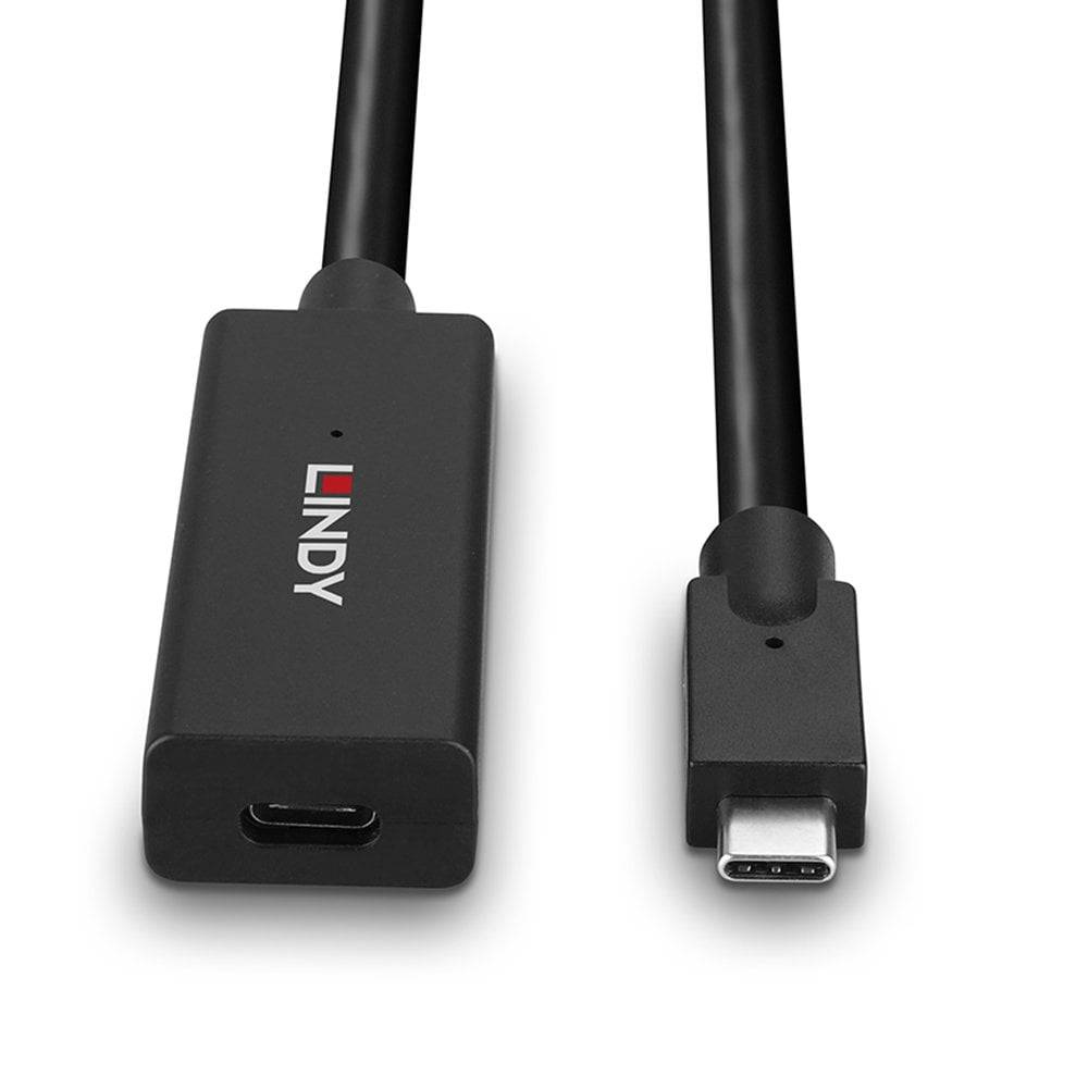 Een USB-C-adapter met kabel en aansluiting, links een vrouwelijke aansluiting, rechts een mannelijke USB-C-stekker, op een witte achtergrond.