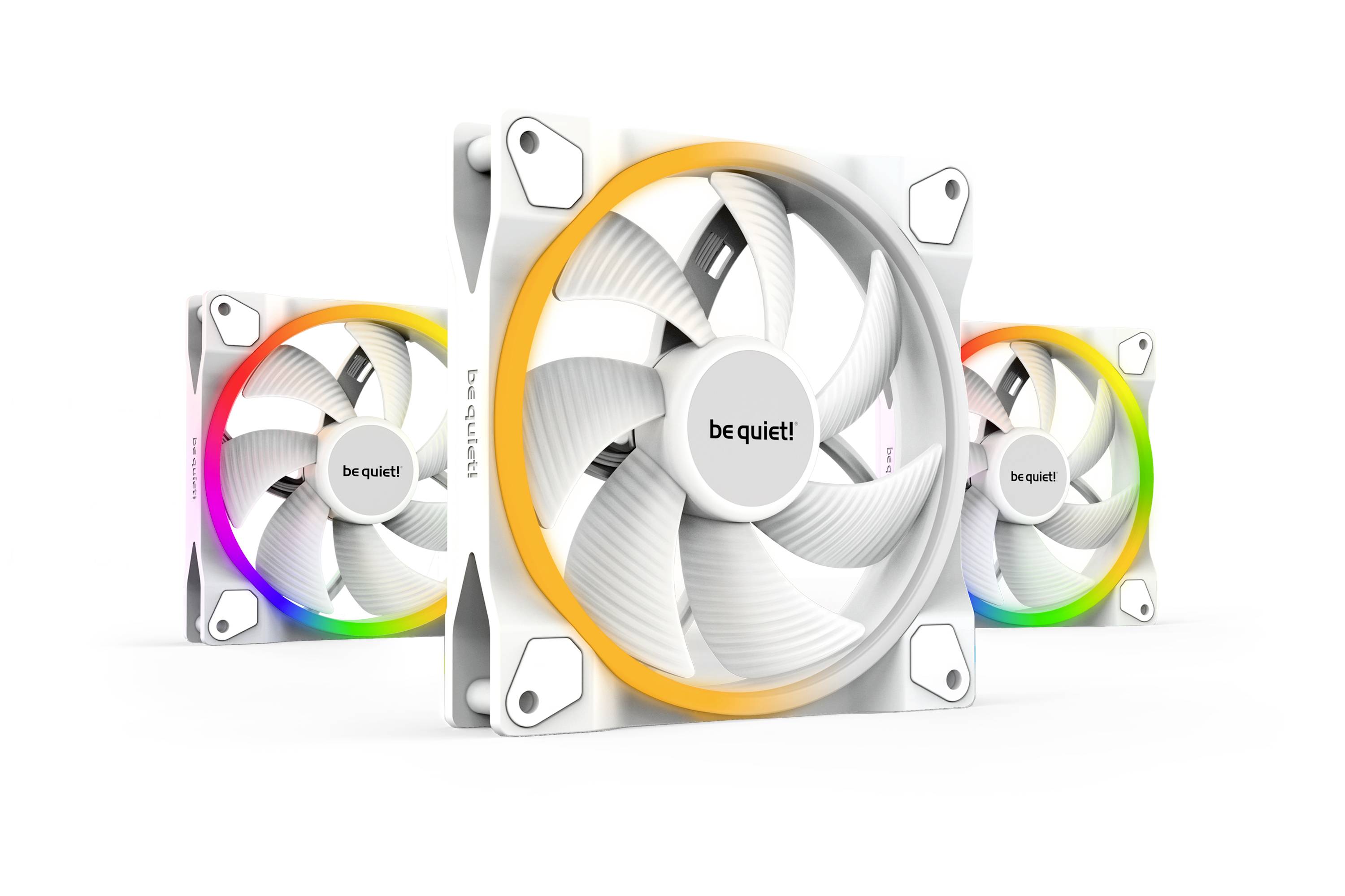 Drie computerventilators met RGB-verlichting, centrale ventilator op de voorgrond. Elke ventilator heeft acht vleugels met een 'be quiet!' logo.