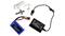 Een USB-oplader met verschillende moersleutels en een blauwe accu.