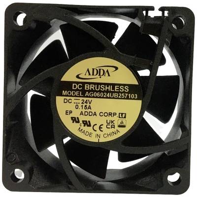 Een zwarte ventilator met een geel etiket met de tekst 'ADDA DC Brushless Model AG06024UB257103' en specificaties.