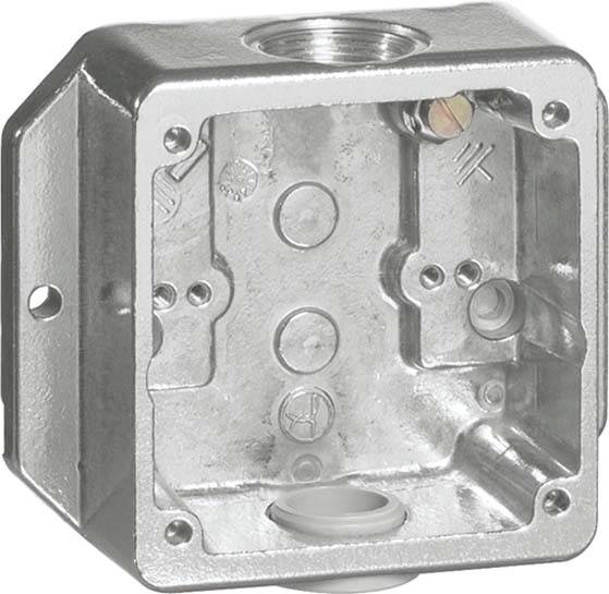 Metalen, vierkante aansluitdoos met voorgeboorde gaten en schroefdraad, voor bekabeling in elektrische installaties.