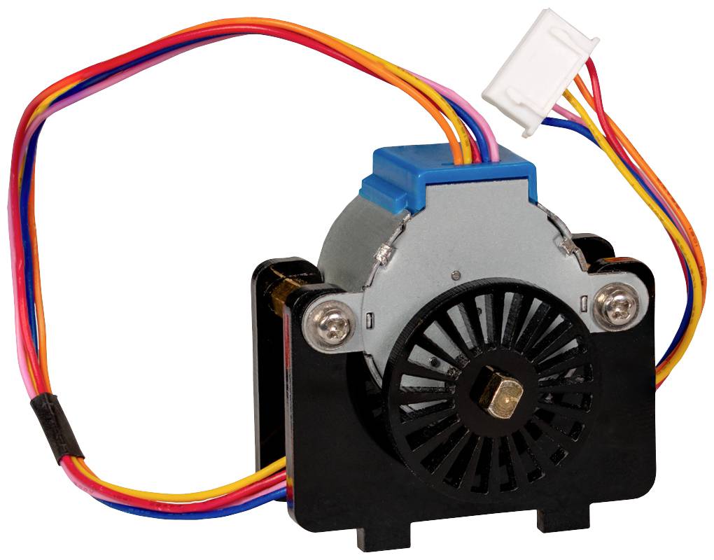 Een kleurrijke elektromotor met meerdere draden en een stekker. De motor is bevestigd aan een zwarte houder.