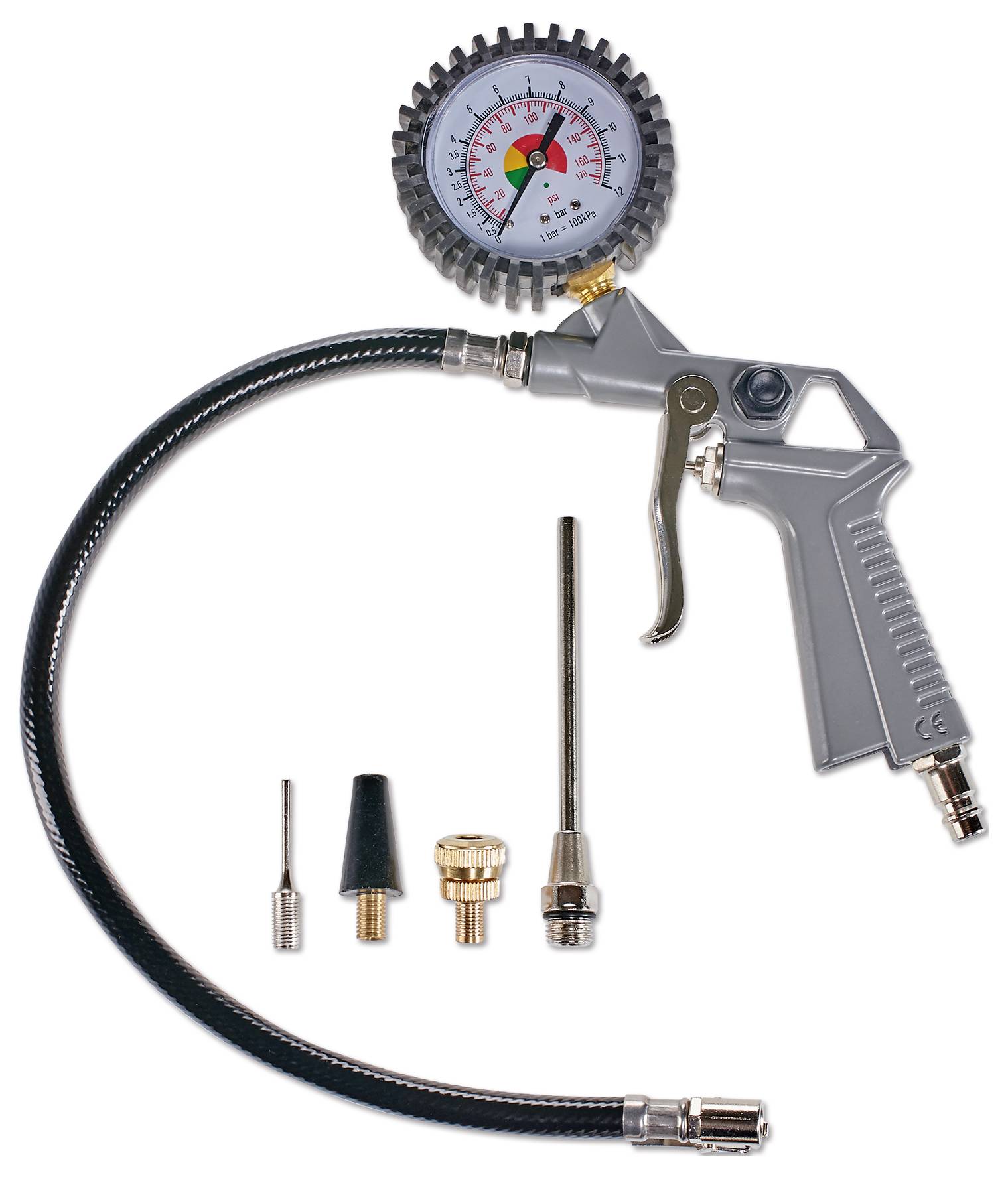 Luchtbandenpompen met manometer, slang en drie adaptermondstukken op een witte achtergrond.