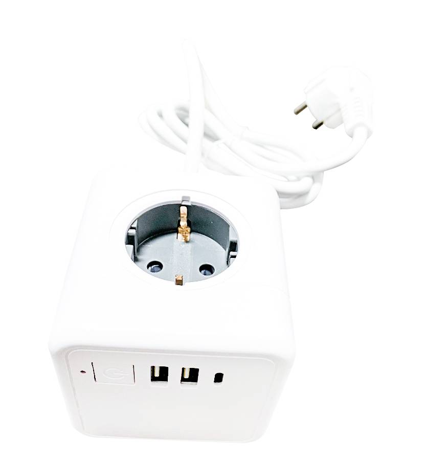 Witte, kubieke stekkerdoos met één rond stopcontact, twee USB-poorten en een kabel met een Europese stekker.
