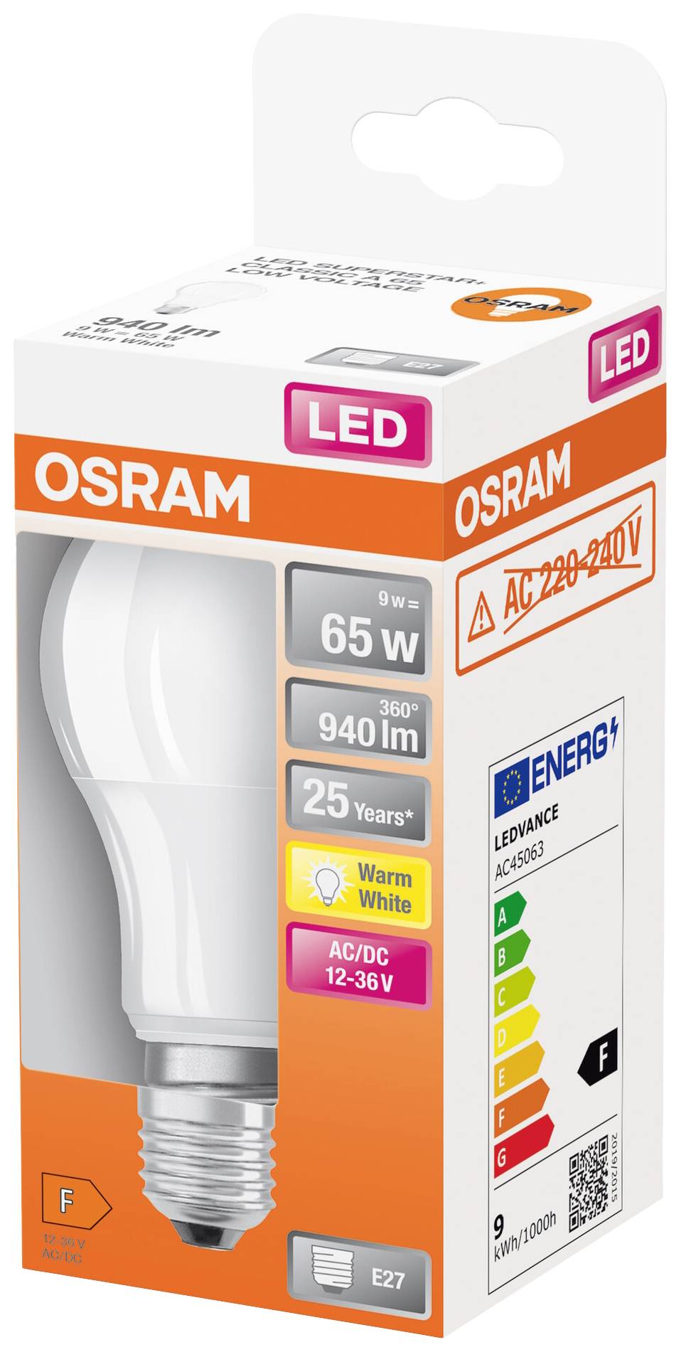 Een LED-lamp van OSRAM in verpakking. 9W, vervangt 65W, 940 lumen, warmwit, energieklasse F. 25 jaar levensduur.