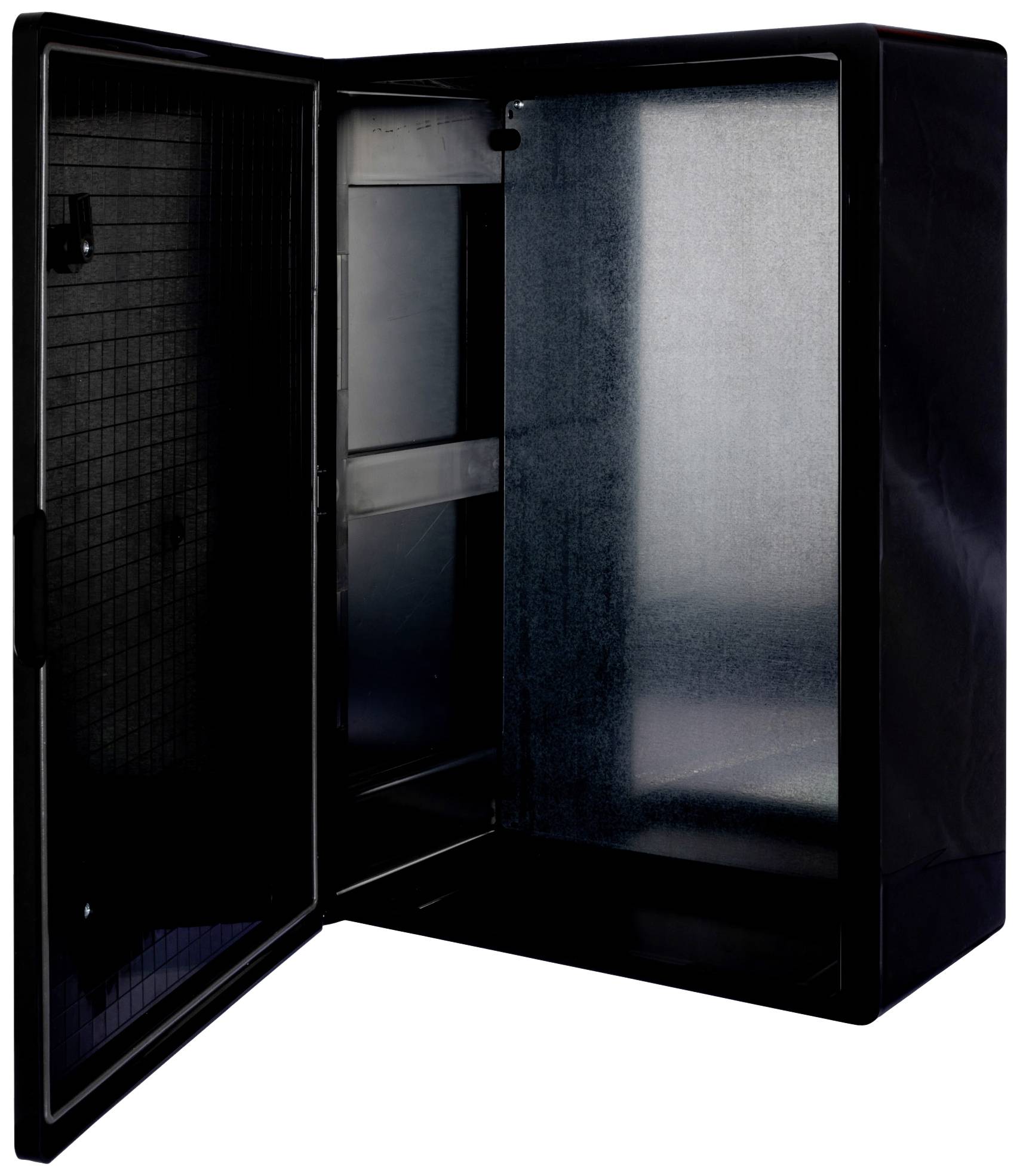 Een lege, open zwarte kast met een zijdelings gemonteerde deur en zichtbare metalen achterwanden. De binnenkant is leeg.