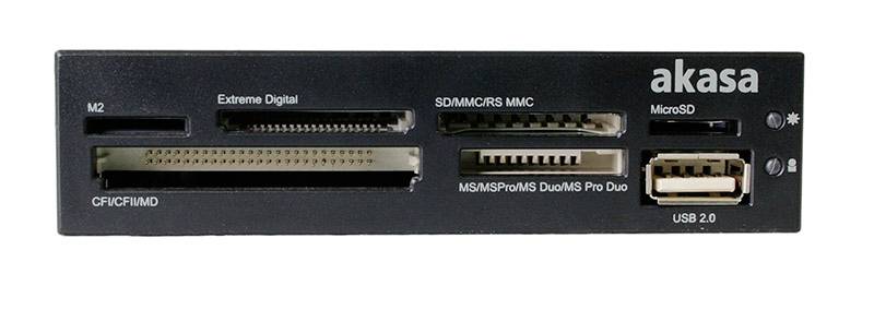 'Akasa kaartlezer met aansluitingen voor M2, Extreme Digital, SD/MMC, MS/Pro Duo en USB 2.0. Zwarte behuizing, veelzijdig gebruik.'
