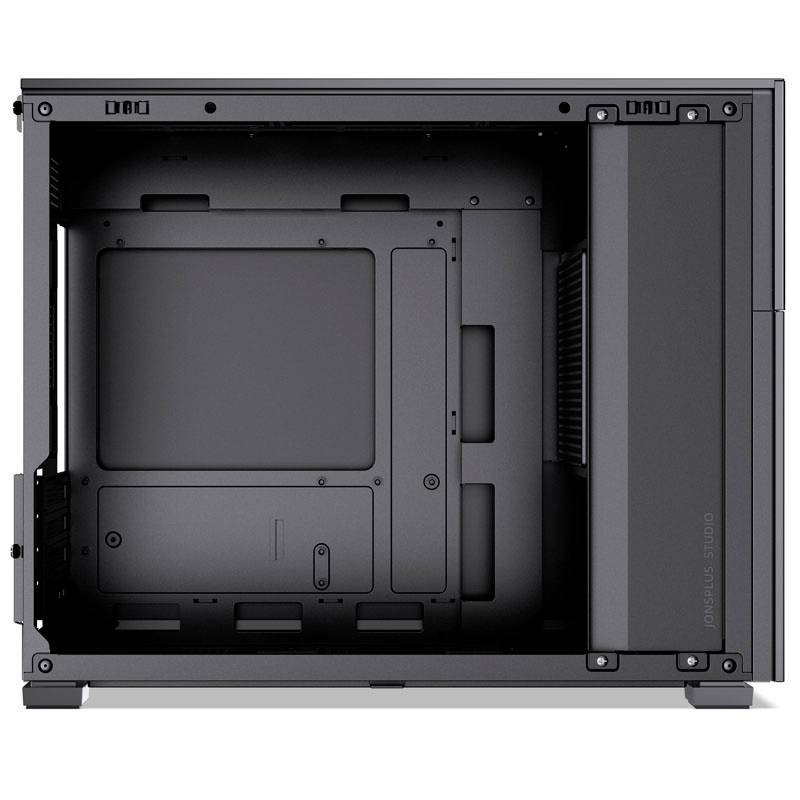 Een leeg zwart computerbehuizing met zichtbare montagepunten en kabelopeningen.