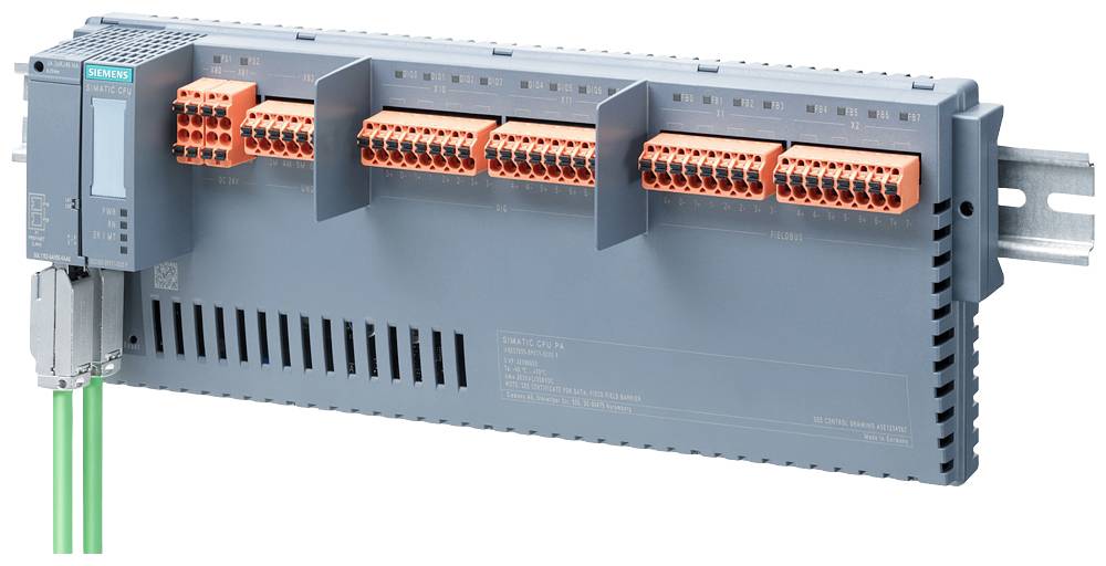 Besturingsmodule, horizontaal gemonteerd, met meerdere oranje aansluitklemmen, geschikt voor industriële automatisering.