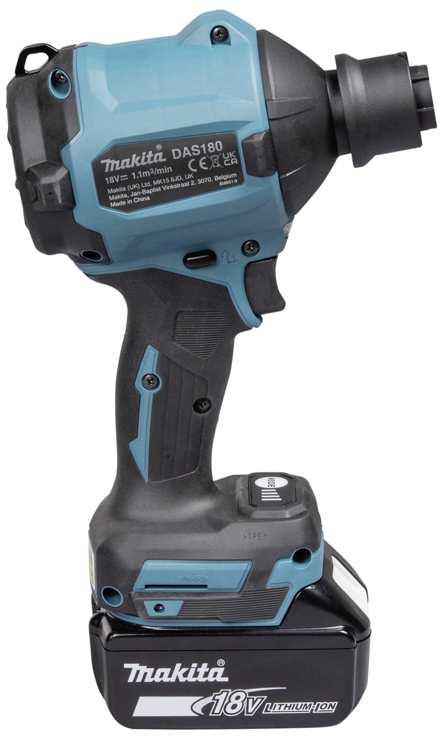 Accuboormachine met blauw-zwarte behuizing en oplader, merk 'Makita', modelnummer DAS180, toont zijaanzicht met accuvak.