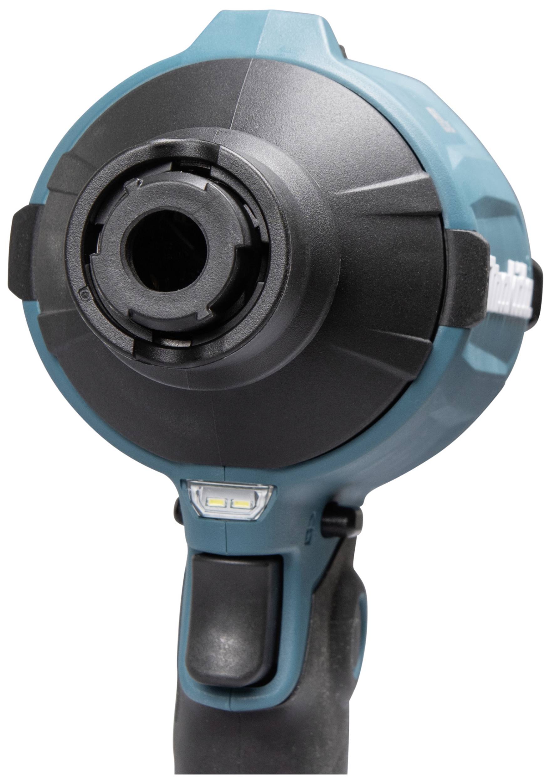 Een accuschroevendraaier met een blauw-zwarte behuizing. Zicht op de kop met LED-verlichting eronder. Geen boor of toebehoren aangebracht.