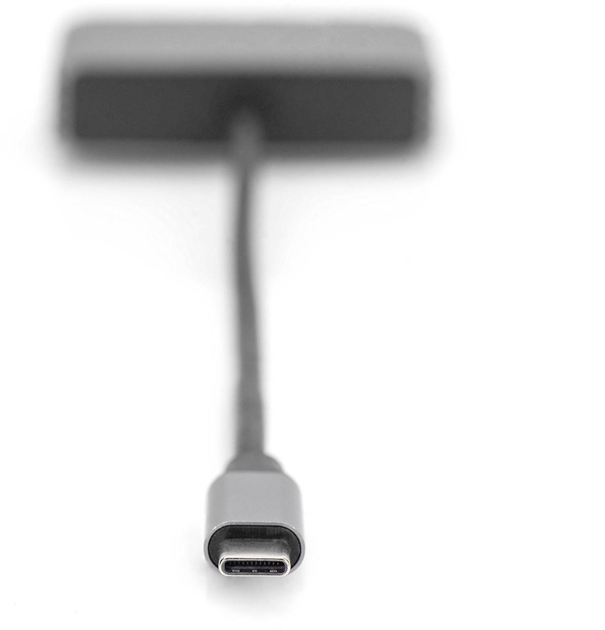Close-up van een USB-C-stekker met een onscherpe achtergrond. De stekker is gecentreerd in het midden van de afbeelding.