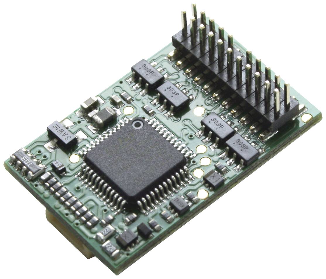 Een groen microchipmodule met meerdere elektronische componenten en pinheaders, bestemd voor besturing in elektronische apparaten.