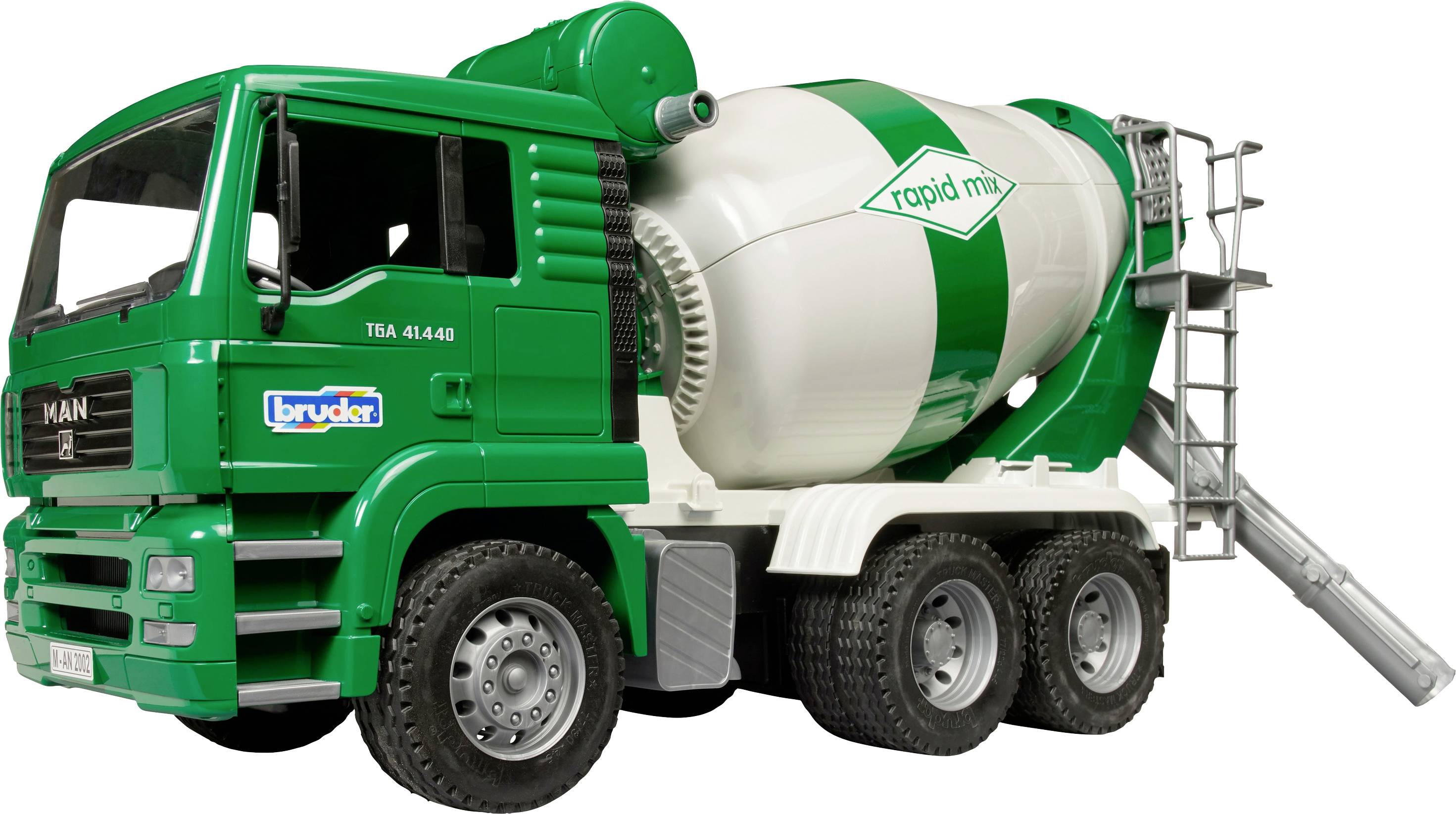 Een groene speelgoed-betonmixer-truck met een witte trommel waarop 'rapid mix' staat, staat langs de kant, klaar voor gebruik.