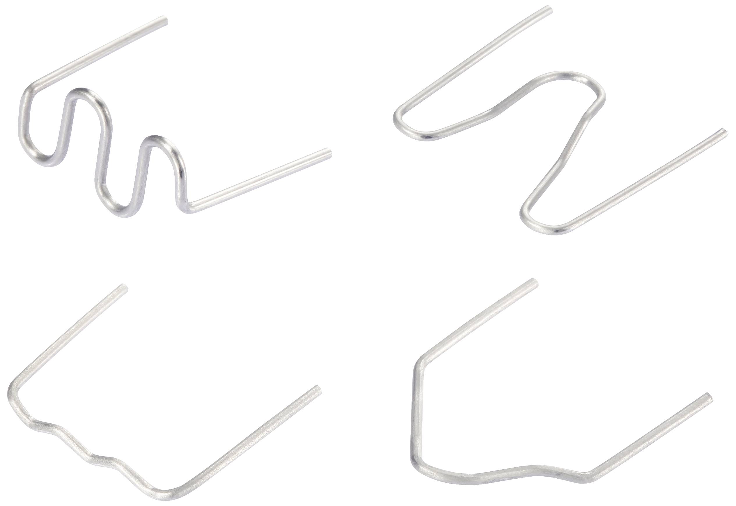 Vier verschillende metalen draadvormen, vergelijkbaar met haken, op een witte achtergrond. Ze zijn op verschillende manieren gebogen en hebben geometrische patronen.