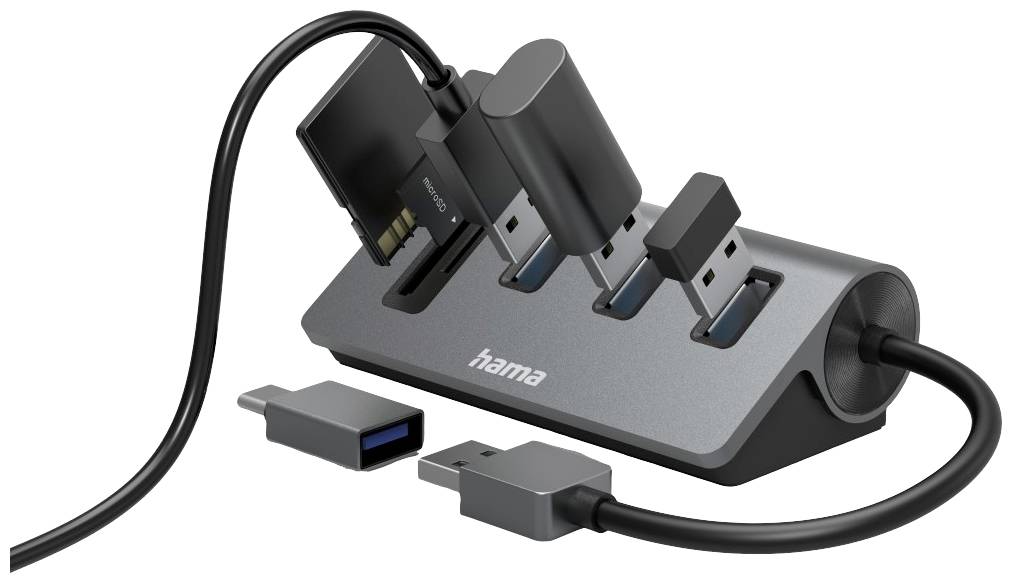 Een USB-hub met meerdere aangesloten USB-sticks en kaartlezers. Naast de hub ligt een verbindingskabel.
