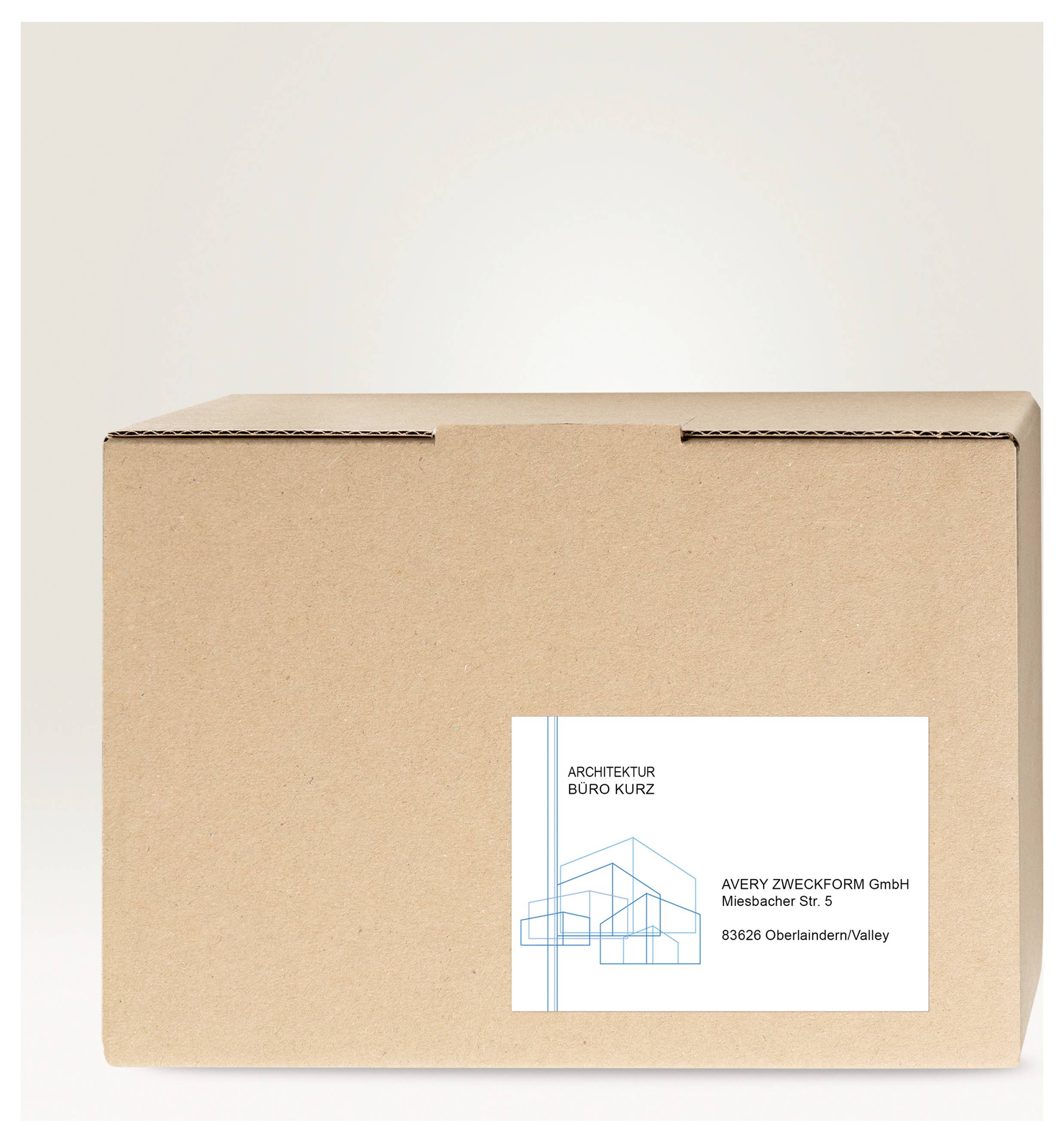 Verzendkarton met adresetiket van 'ARCHITEKTUR BÜRO KURZ' en 'AVERY ZWECKFORM GmbH' op witte achtergrond.