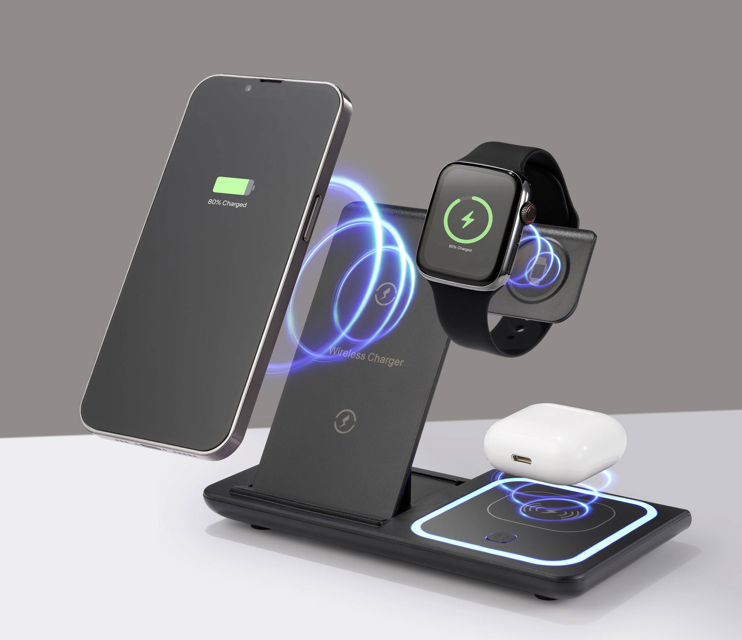 Draadloos laadstation laadt een smartphone, smartwatch en draadloze koptelefoon tegelijkertijd op. Laadstatus zichtbaar op apparaten.
