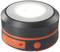 Draagbare LED-lamp in het zwart met oranje details, rond, compact, met een groot, centraal verlichtingsgebied.