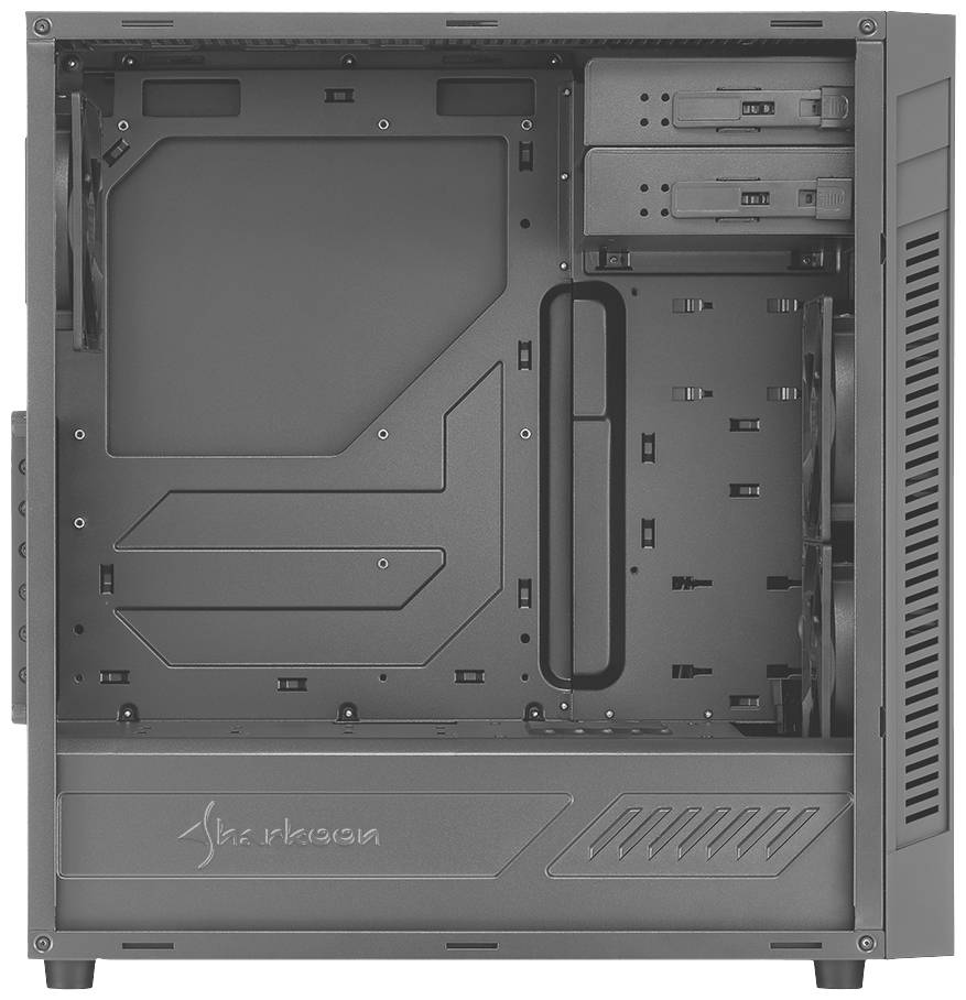 Een leeg computerbehuizing met zichtbare sleuven, bevestigingsbeugels en ventilatoropeningen, klaar voor de installatie van hardware-componenten.