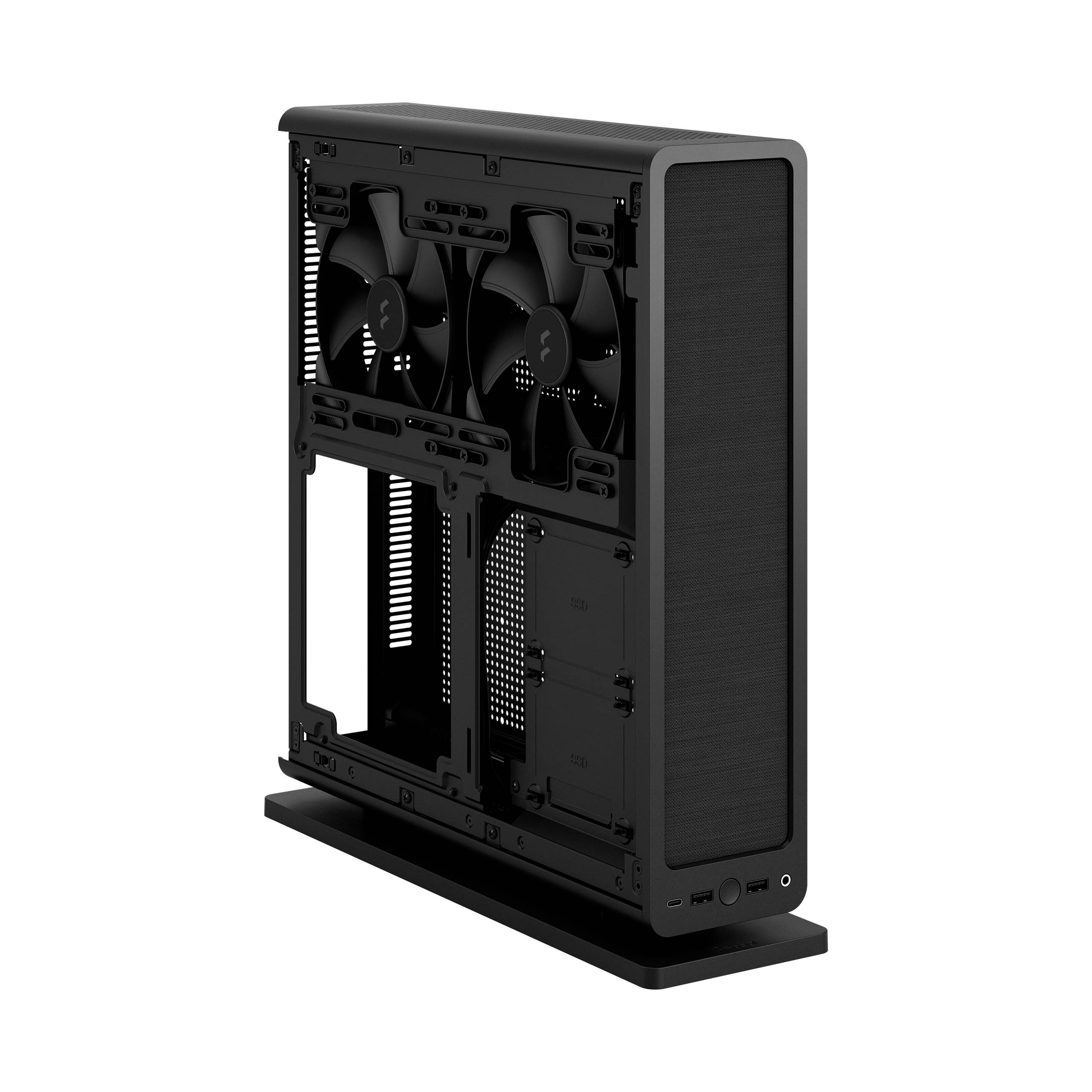 Een computerbehuizing van zwart metaal met open voorkant, zichtbare ventilatoren en ruimte voor hardwarecomponenten.