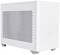 Een compacte witte computerbehuizing met ventilatieopeningen aan één zijde. Geschikt voor Mini-ITX-moederborden en ruimtebesparend.