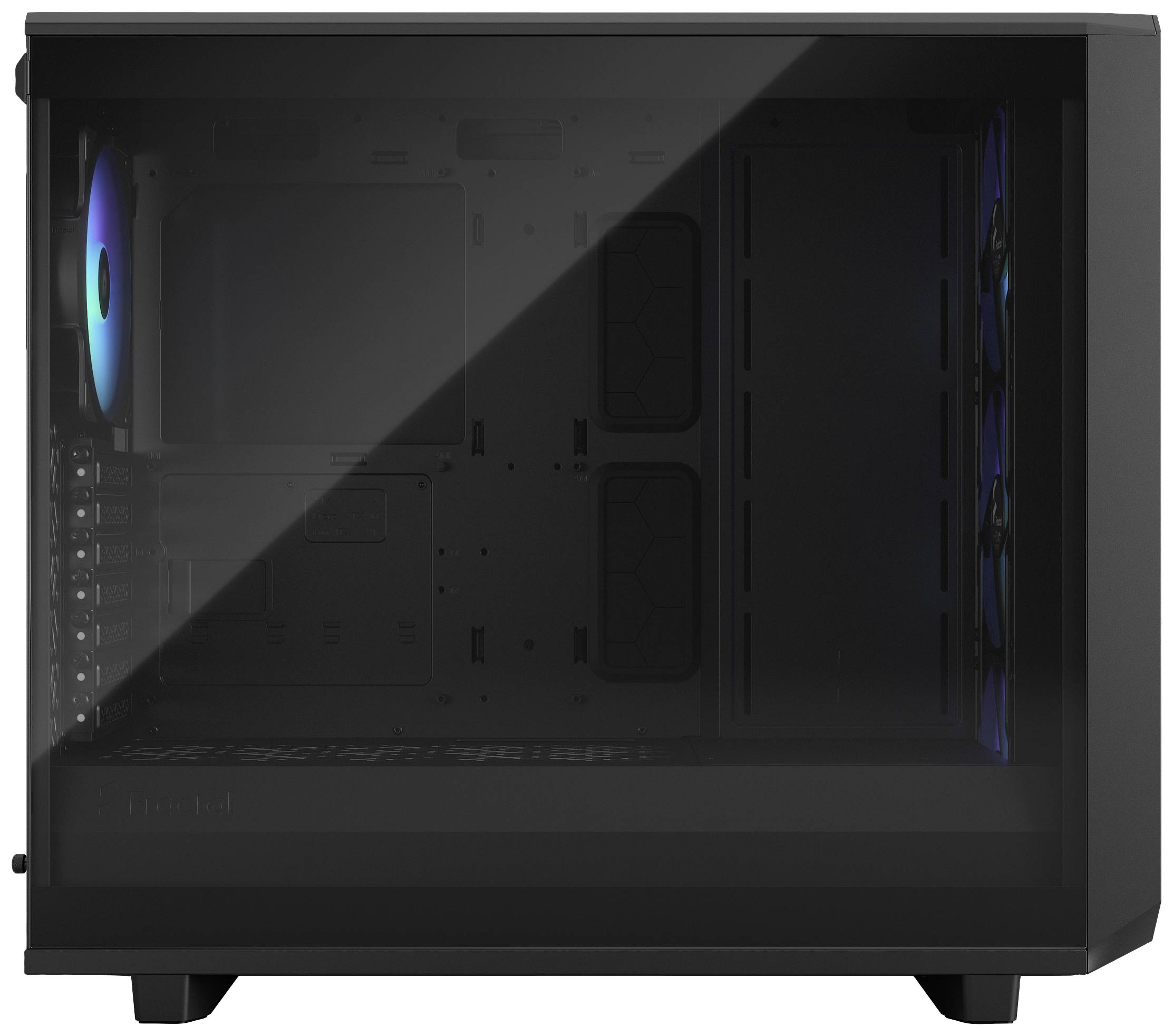 Een leeg zwart computerbehuizing met een transparant zijpaneel. Verlichte ventilatoren zijn zichtbaar aan de binnenkant.