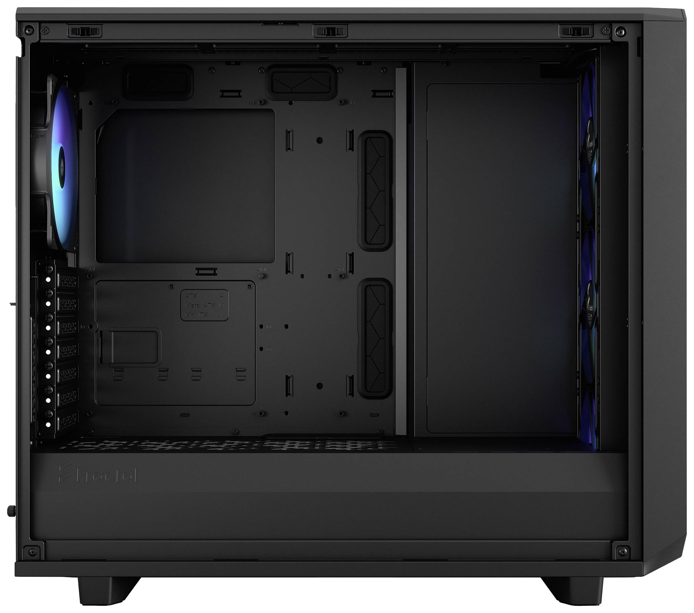 Zwart computerbehuizing met zijdelingse opening, open interieur en zichtbare ventilatoren.