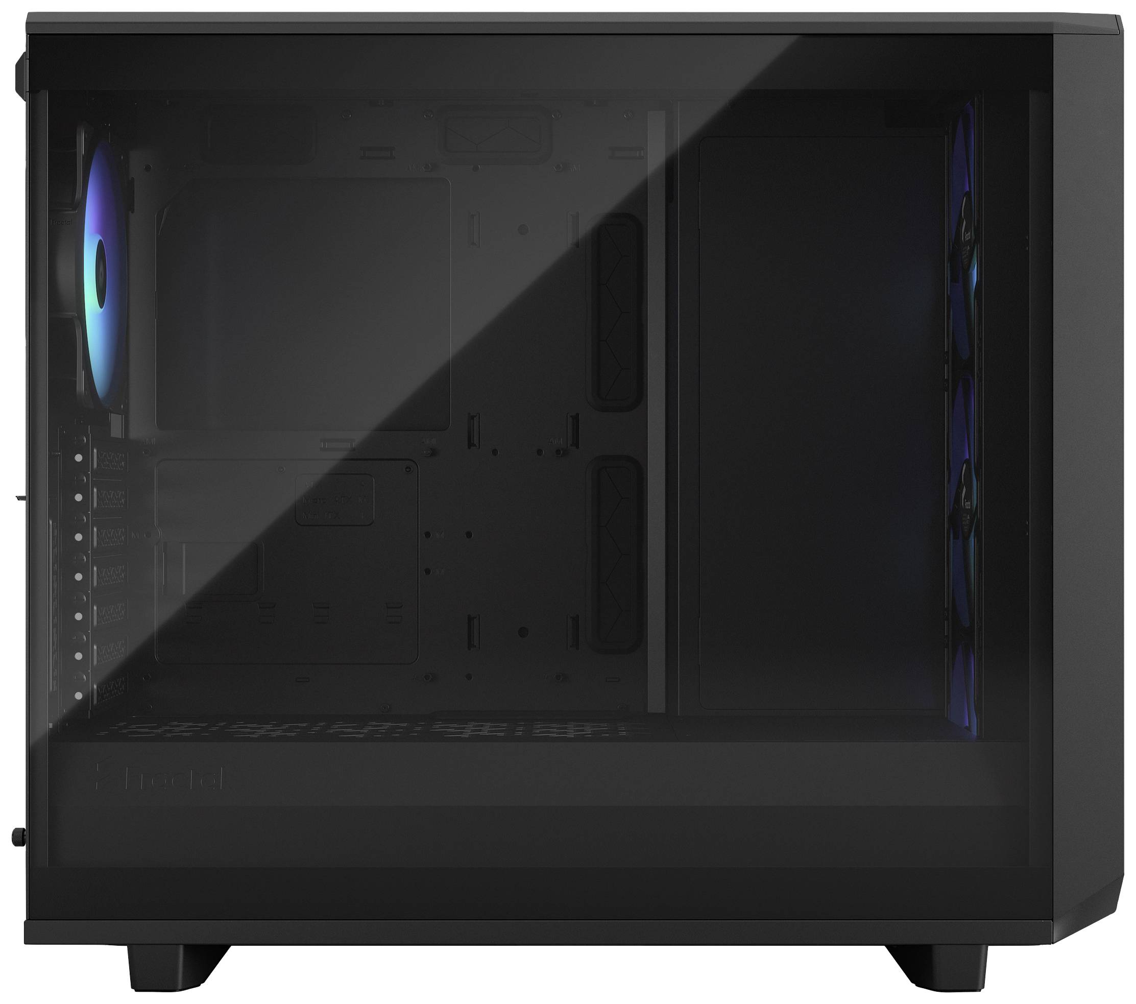 Zwart pc-behuizing, gedeeltelijk transparant met binnenverlichting van de ventilator.