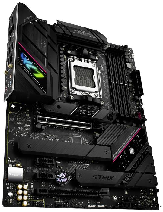 Zwart moederbord met RGB-verlichting, meerdere PCIe-sleuven en een grote CPU-socket, geschikt voor veeleisende computertoepassing.