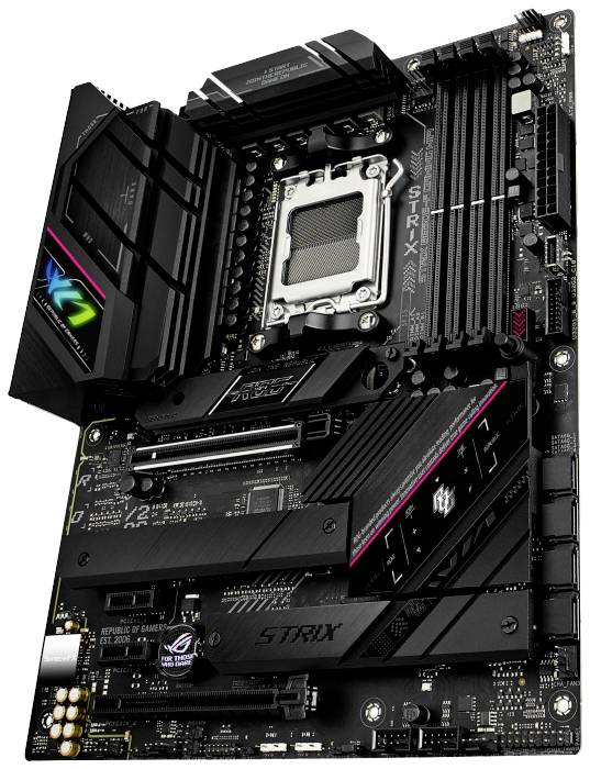 Een zwart moederbord met meerdere PCIe-sleuven, RAM-sleuven en een grote koelvin, vooral voor gaming-pc's.