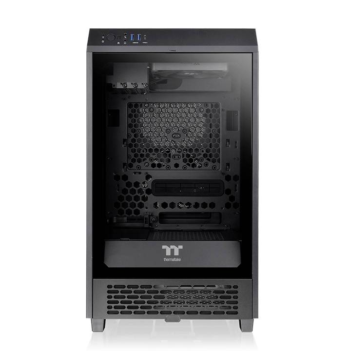 Een zwart, rechthoekig computerbehuizing met een transparant voorpaneel, zichtbare ventilatiesleuven en bedieningsknoppen bovenop.