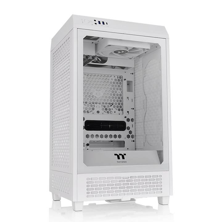 Computerbehuizing van wit metaal en glas, open, toont binnenaanzicht met ventilator. Modern design, geschikt voor high-performance systemen.