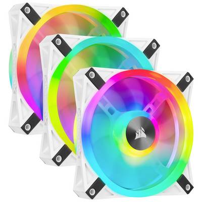 Drie witte RGB-pc-ventilatoren met felgekleurde LED's draaien rond. Ze zijn op een rij geplaatst en bieden visuele effecten.