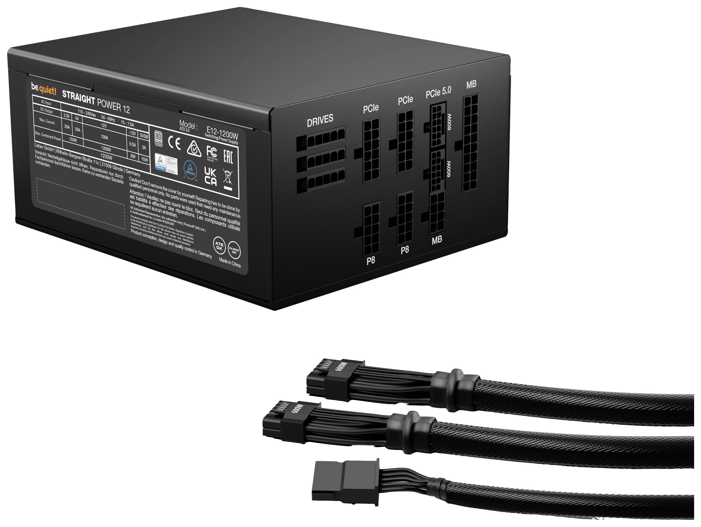 Zwart voedingsmodule van be quiet! Straight Power 12 met meerdere aansluitingen. Daaronder liggen twee zwarte stroomkabels met stekkers.