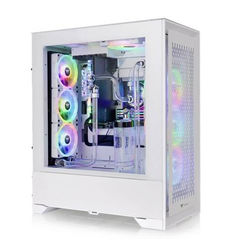 Een witte computer met een transparante behuizing toont kleurrijk verlichte LED-ventilatoren en koelsysteem aan de binnenkant.