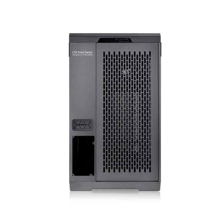 Een zwarte computerbehuizing met verticale ventilatiesleuven aan de voorkant. Linksboven staat 'CTE Form Factor'.