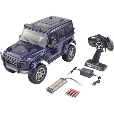 Afstandsbestuurbare auto in donkerblauwe kleur met toebehoren: afstandsbediening, oplader, accu en batterijen. Model in SUV-stijl.