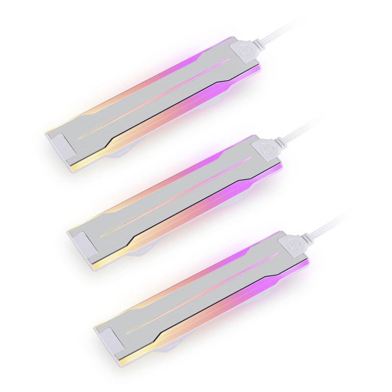 Drie RGB LED-strips, horizontaal naast elkaar, verlichten in paars en geel. Ze zijn met kabels verbonden.