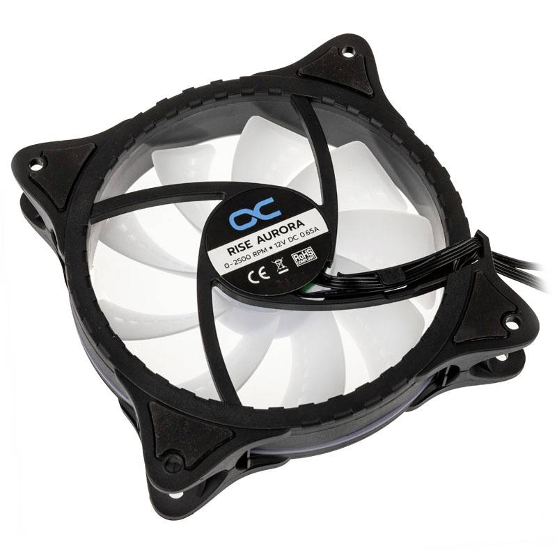 Behuizingsventilator met witte vleugels, zwarte behuizing en aangesloten kabel. Opschrift 'RISE AURORA' op het etiket.