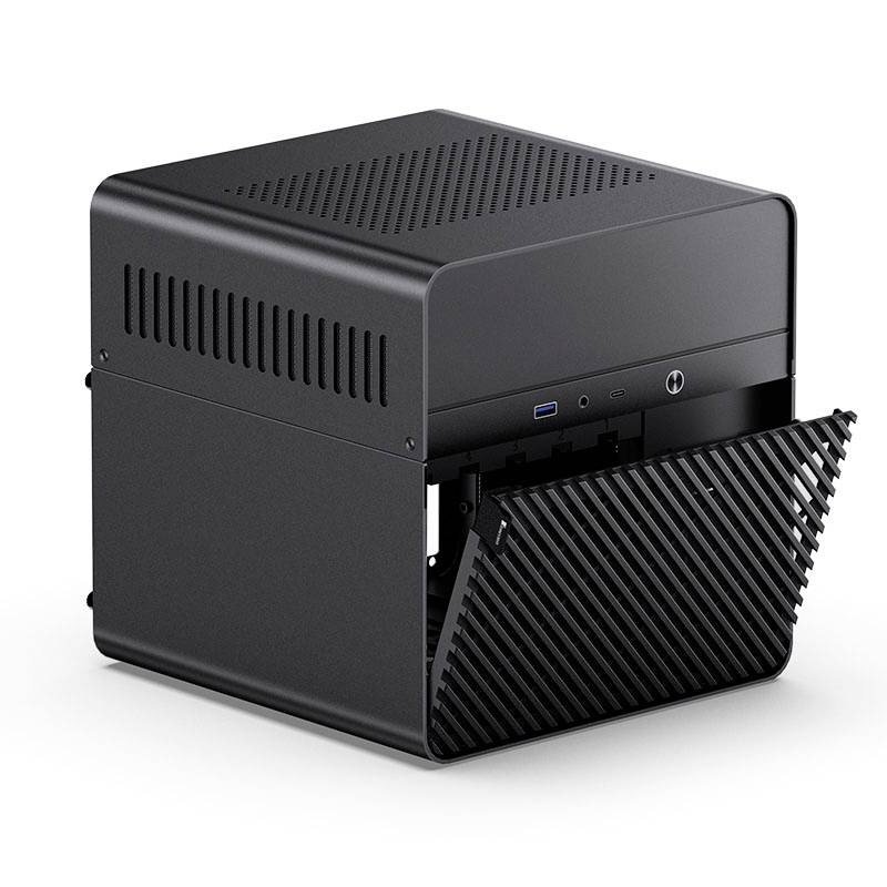 Een compacte, zwarte mini-pc met een open voorafdekking toont ventilatiesleuven en bedieningselementen aan de voorkant.
