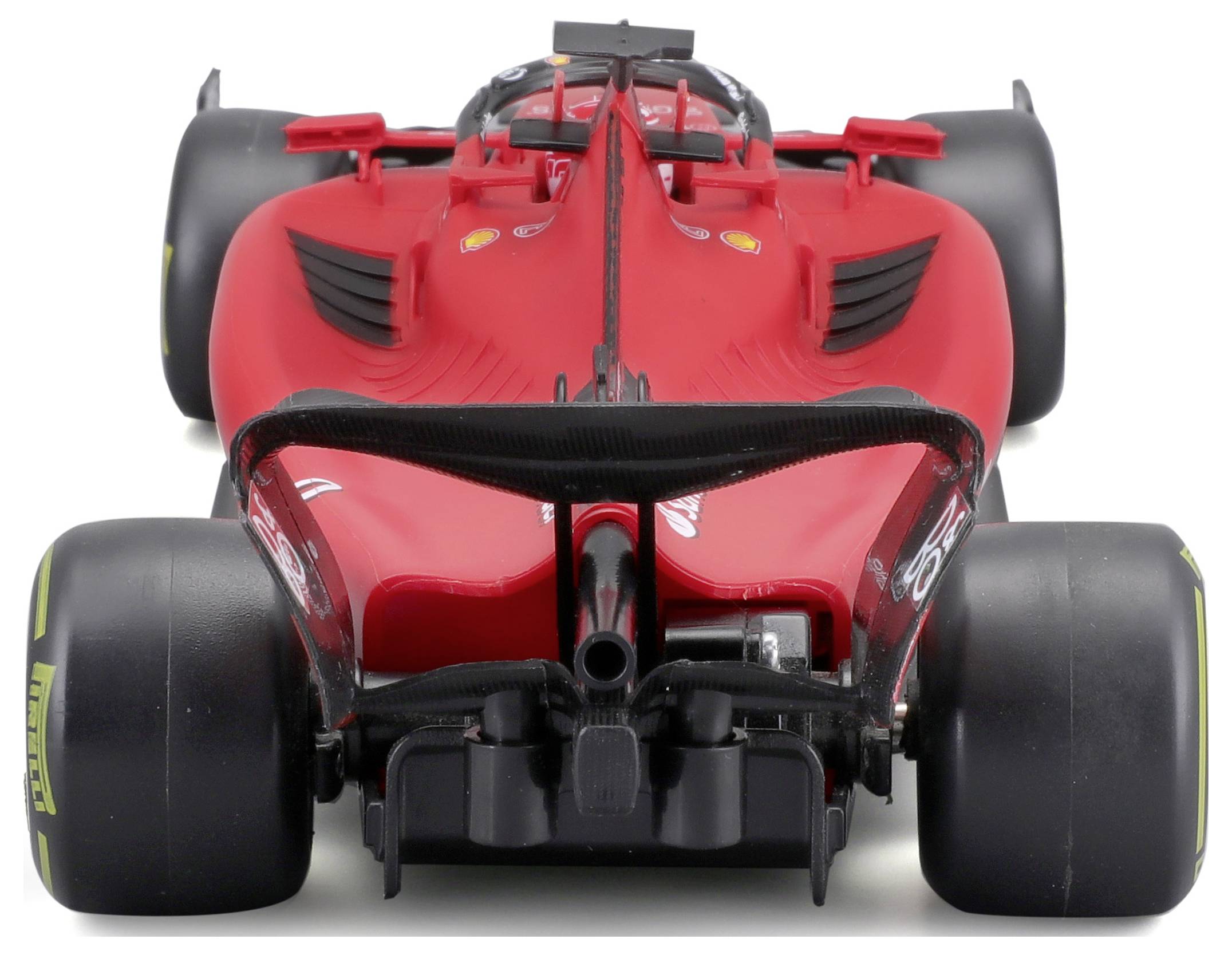 Rode Formule 1-auto met zwarte banden, achteraanzicht. Aerodynamische vorm met opvallende achtervleugel en details.