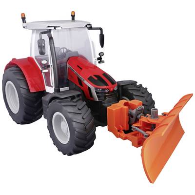Een rode speelgoedtractor met sneeuwploeg vooraan gemonteerd, geschikt voor gebruik door kinderen. De tractor heeft grote, zwarte wielen.