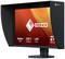 Een computermonitor met EIZO-logo op het scherm toont verschillende functies, waaronder Adobe RGB, USB-C-docking, LAN-poort; de schermdiagonaal bedraagt 27 inch.