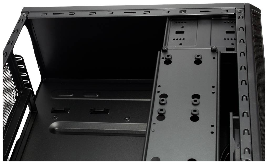 Leeg zwart pc-behuizing, open, met zichtbaar frame en houders voor stations en componenten.